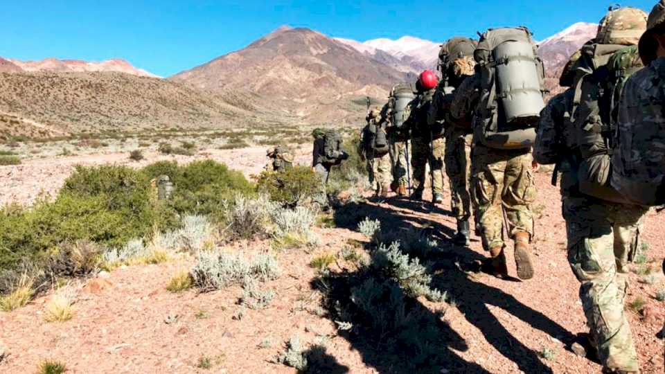 Buscan a un hombre que intentó subir un cerro en Uspallata, descendió a la mitad y desapareció