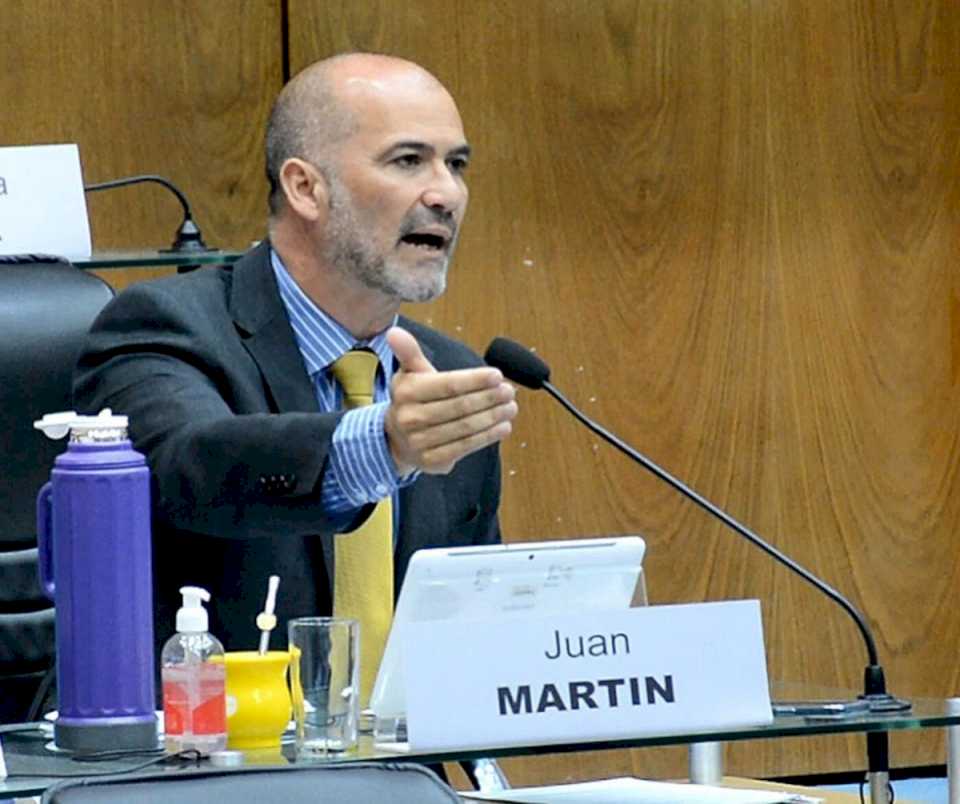 Juan Martín: “Sería un error que el gobierno renuncie al manejo de la política educativa cajoneando la esencialidad”