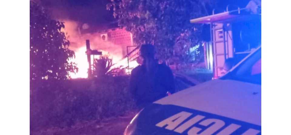 Incendio ocasionó importantes daños en una vivienda de Alem