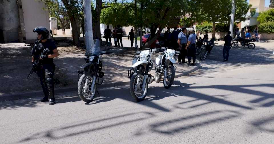 Detienen a una banda que intentó robar en una casa de Roca: tenían una camioneta sustraída en Neuquén