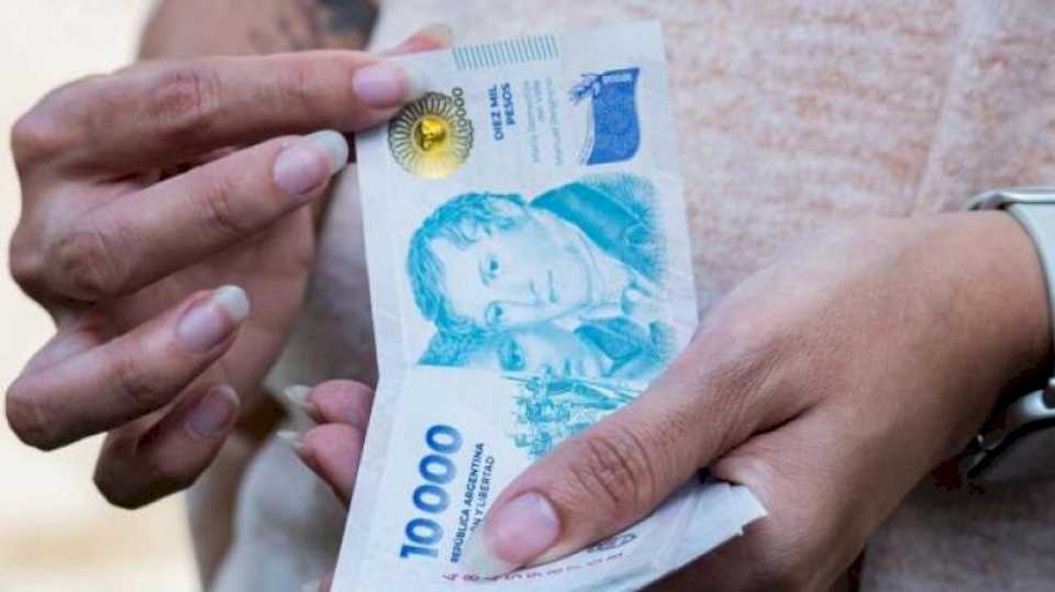 Comienza el pago de sueldos de octubre estatales tucumanos: conocé el cronograma