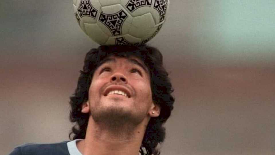 A 64 años del nacimiento de Diego Armando Maradona: las mejores imágenes de su carrera