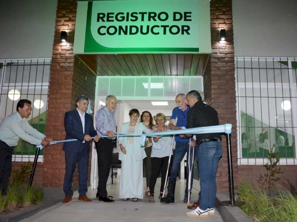 Nikisch inauguró las oficinas del Registro de Conductor en el parque “2 de Febrero”