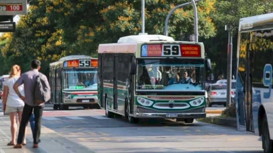 el-gobierno-se-reune-con-la-uta-para-intentar-desactivar-el-paro-de-colectivos-de-manana