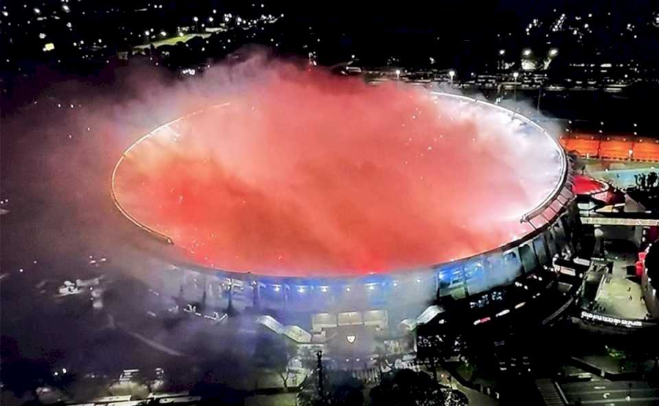 El gobierno porteño clausuró el estadio de River Plate por el uso de bengalas en el partido con Mineiro