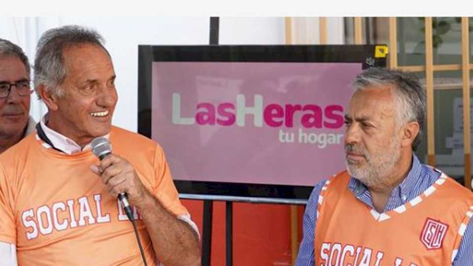 Scioli defendió que los clubes se conviertan en sociedades anónimas y rescató a uno de Las Heras