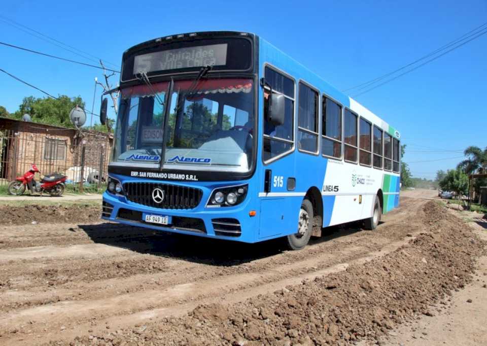 Enripian calles del recorrido de colectivos en Villa Luisa