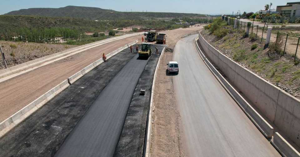 vialidad-provincial-avanza-sobre-el-pavimentado-de-la-nueva-traza-de-la-ruta-provincial-82