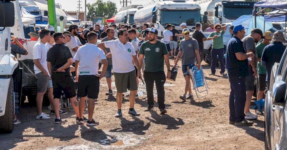 Alto acatamiento de camioneros al paro en Mendoza: qué sucederá con el combustible