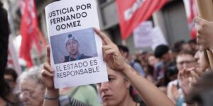 casa-de-salta:-acto-por-justicia-para-fernando-gomez,-asesinado-por-la-gendarmeria-de-bullrich