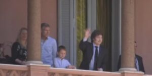 video:-martin-palermo-en-el-balcon-de-la-casa-rosada-con-milei