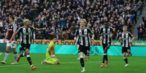 newcastle-vs.-aston-villa-de-dibu-martinez,-en-el-boxing-day-de-la-premier-league,-en-vivo:-el-arquero-sufrio-un-golazo-en-el-arranque