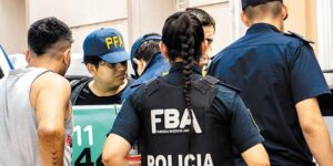 las-increibles-andanzas-de-un-policia-de-la-pfa-en-la-ciudad-de-las-estafas-piramidales