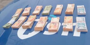 cordoba:-detienen-a-un-delivery-con-$1,5-millones-en-14-fajos