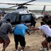 desde-un-helicoptero-lanzaban-dolares-y-aterrizaron-en-los-medanos-de-pinamar