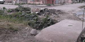 ante-la-inaccion-municipal,-vecinos-de-malvinas-construyeron-un-puente