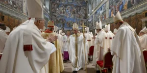 en-su-primera-misa,-leon-xiv-rescato-el-legado-de-francisco-y-ante-los-cardenales-pidio-“unidad”