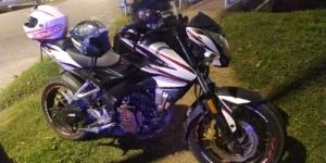 tras-un-accidente-en-moto,-una-joven-de-18-anos-resulto-gravemente-herida-y-esta-internada