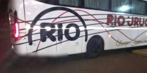 horror-y-misterio-en-corrientes:-un-micro-llego-a-una-terminal-arrastrando-un-cadaver