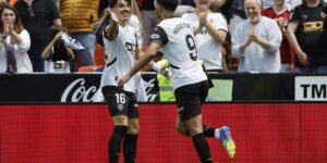 el-valencia-golea-al-getafe-y-sella-la-permanencia-tras-su-curso-mas-dificil