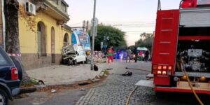 el-tren-sarmiento-arrollo-a-una-camioneta