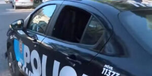 un-delincuente-rompio-el-vidrio-de-un-patrullero-para-escapar,-quedo-herido-y-murio
