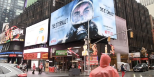 el-furor-por-el-eternauta-llego-a-times-square