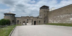 cientos-de-personas-homenajean-a-las-victimas-espanolas-del-nazismo-en-gusen-(austria)