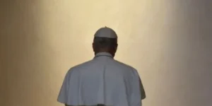 en-una-de-sus-primeras-actividades,-el-papa-leon-xiv-visito-la-tumba-de-francisco