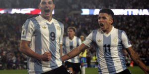 argentina-hoy-vs-chile:-horario-del-partido,-formacion-y-donde-verlo-en-vivo