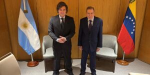 javier-milei-en-madrid:-reunion-con-edmundo-gonzalez-urrutia-y-reunion-en-foro-con-empresarios