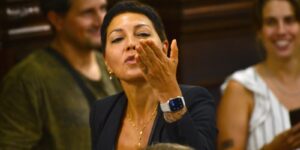 mayra-mendoza-cruzo-a-espert:-“el-que-viaja-en-aviones-narcos-sos-vos”